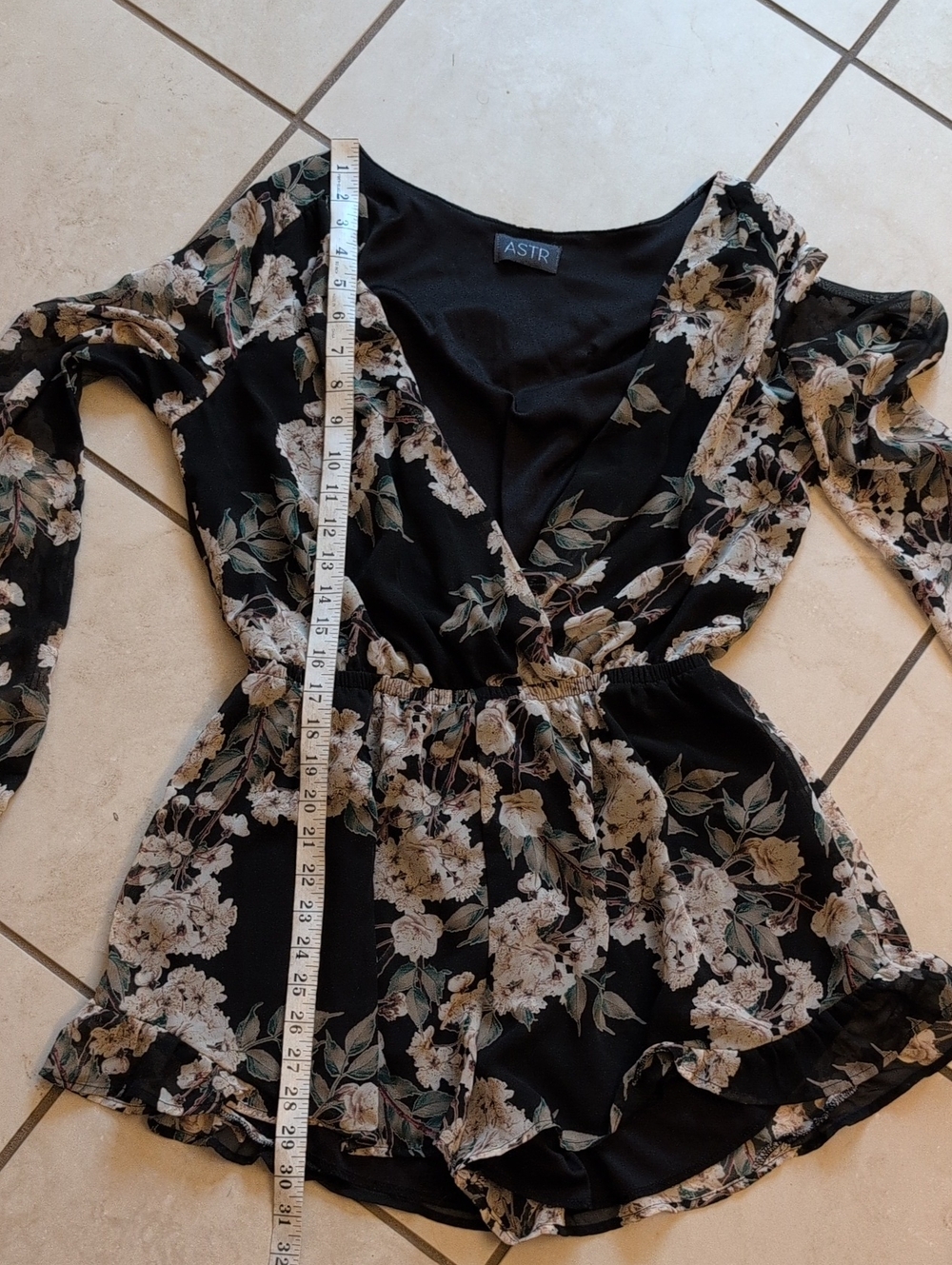 ASTR Romper Floral Print Long Sleeve Black White Size M - Picture 9 of 10